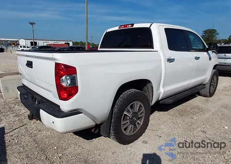 2018 Toyota Tundra Platinum 5.7L V8 z USA, uszkodzony, nr VIN 5TFAY5F16JX734032